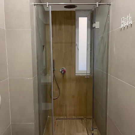 Deluxe Πανσιόν