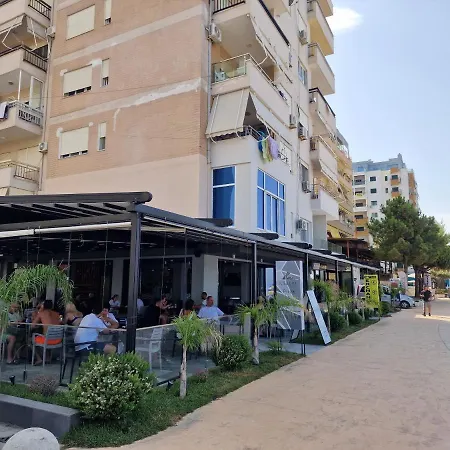 Deluxe Πανσιόν Škalngur